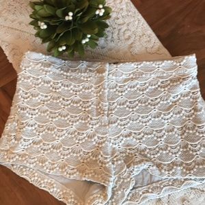 Flash sale 💥Express Ivory Lace Shorts Size 8